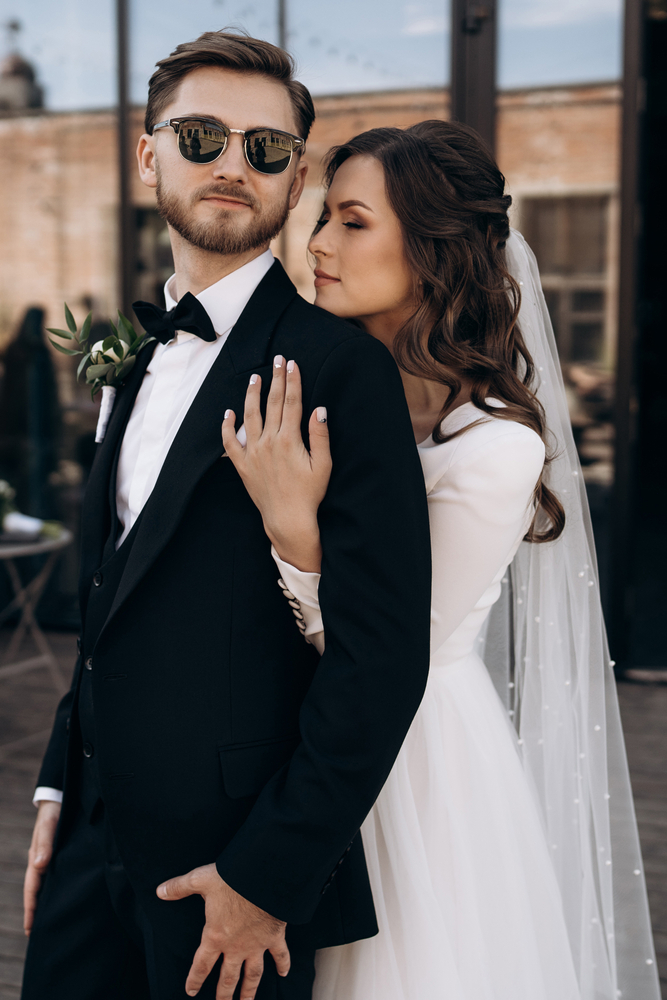 Braut und Bräutigam glücklich