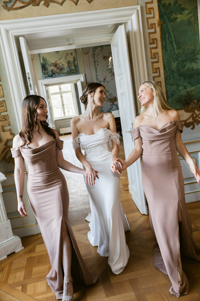 Lea mit Brautjungfern Schloss Friedrichsfelde Berlin