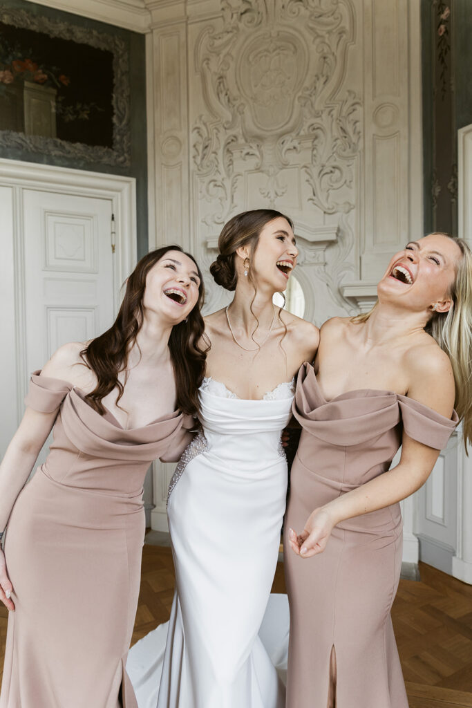 Lea und Brautjungfern im Schloss Friedrichsfelde