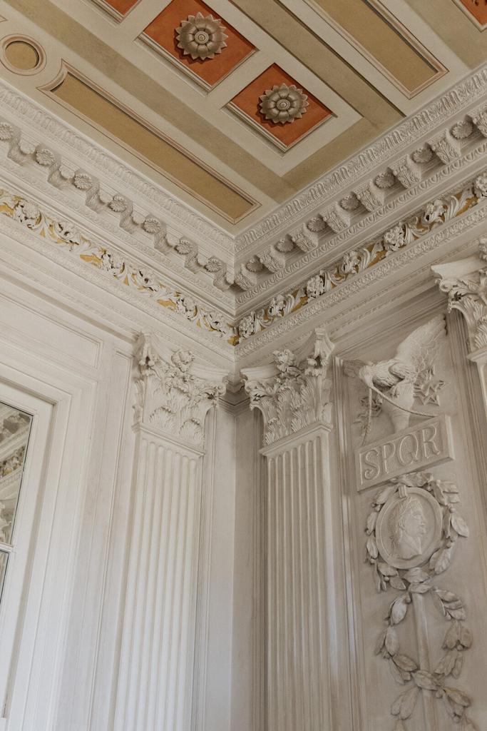 Historische Architektur Schloss Friedrichsfelde Berlin, exklusive Hochzeitslocation Spreejuwel Hochzeiten