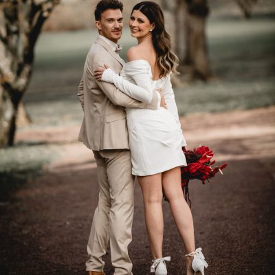 Brautpaar mit Wedding Planner im Gräflichen Park